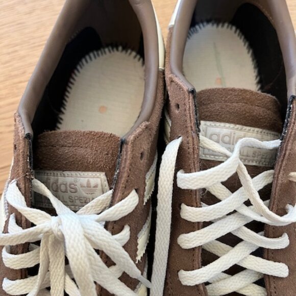 Woman's Adidas Brown suede Samba - size 7.5 - Picture 2 of 4